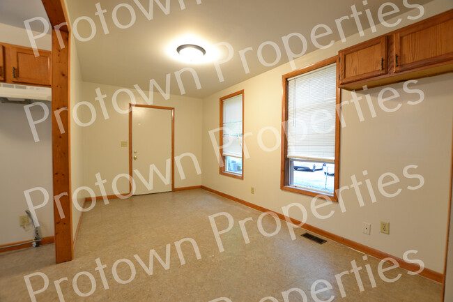 Building Photo - 122 Baker Ave