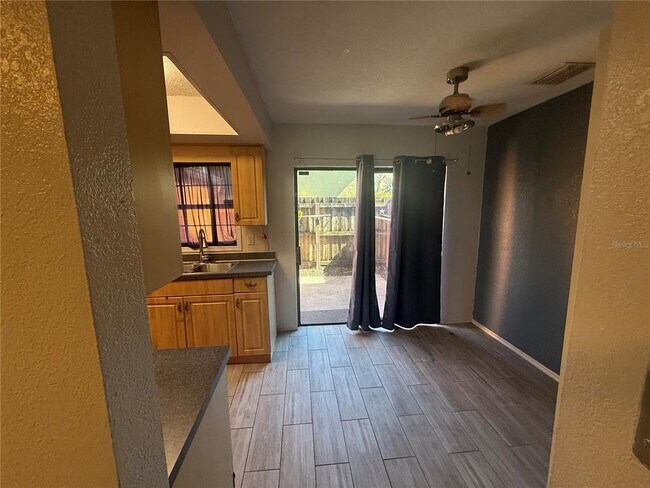 Building Photo - 3355 Riverview Way