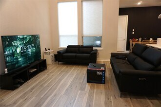 Building Photo - 16626 Lake Austin St