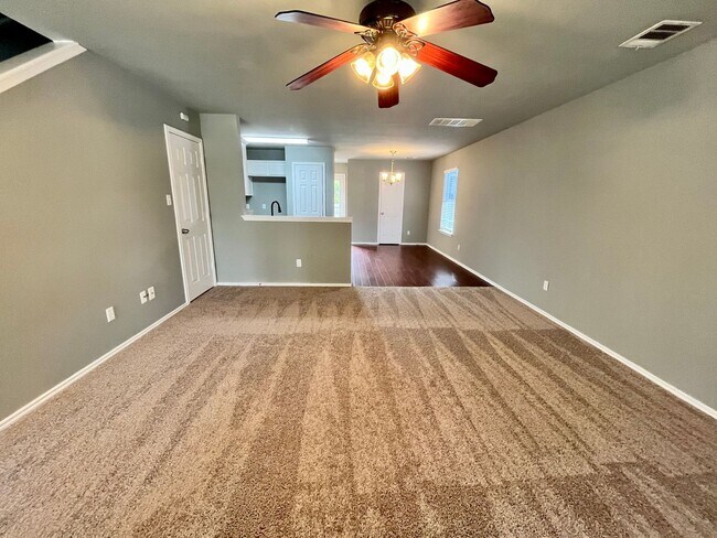 Foto del edificio - 2825 Deerfern Ln