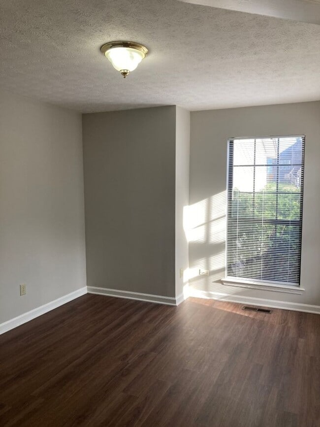 Building Photo - $1000 off December.  Ready to Move In Dec.1st