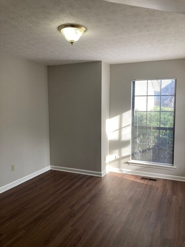 Foto del edificio - $1000 off December.  Ready to Move In Dec.1st