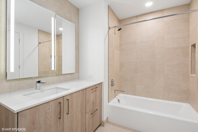 Building Photo - 211 N Harbor Dr