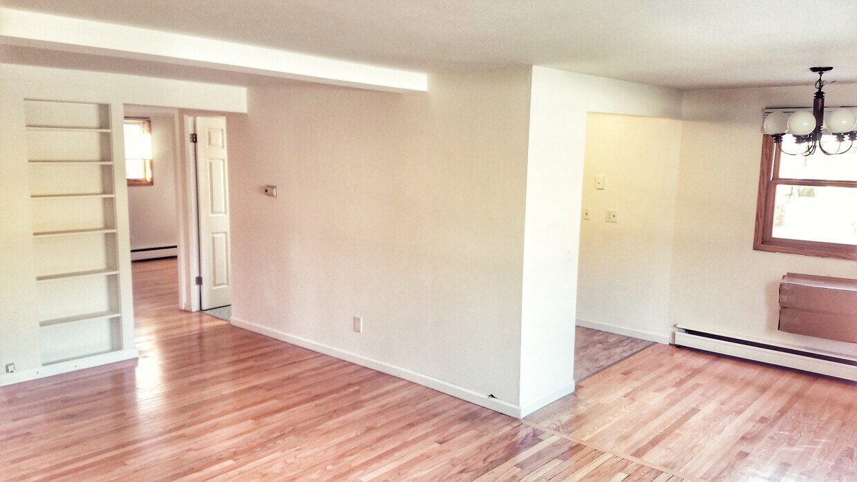 Foto del edificio - 5834 Balsam Rd