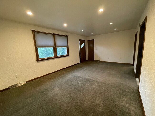 Foto del edificio - Nicely Renovated 2 Bedroom/2  Bath in Bon Air!