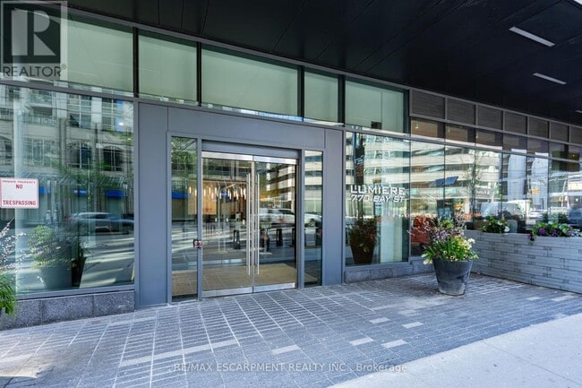 Photo du bâtiment - 770-1770 Bay St.