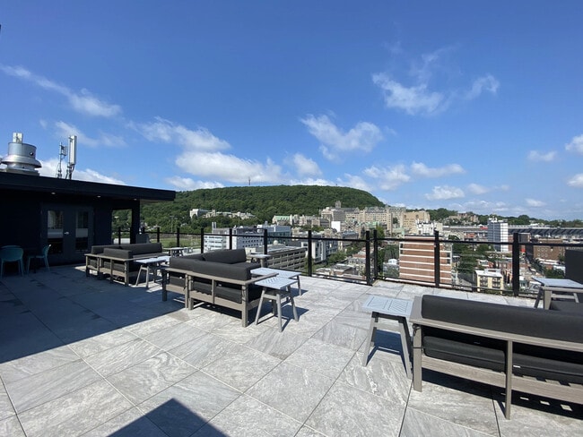 Building Photo - 625 Milton