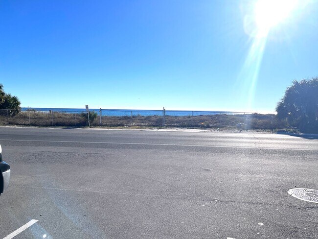 Building Photo - Poinsettia