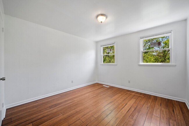 Building Photo - 4758 Trenton Dr