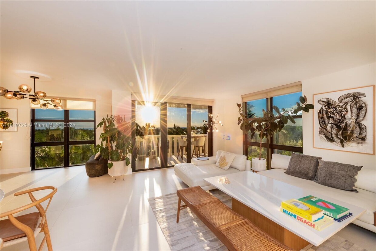 Foto principal - 1121 Crandon Blvd