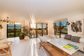 Building Photo - 1121 Crandon Blvd