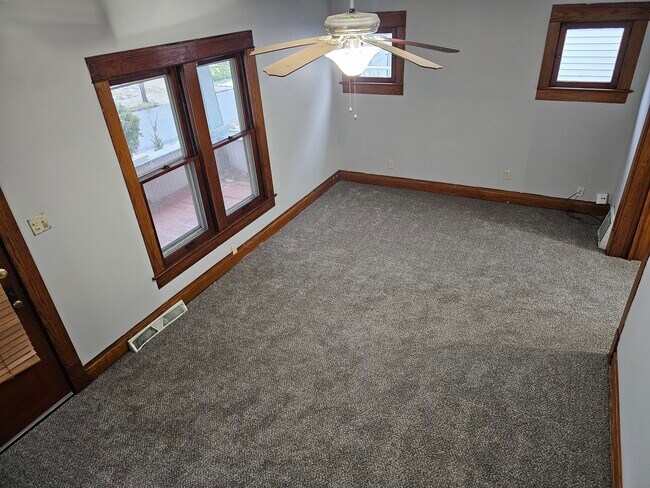 Foto del edificio - 1098 Big Falls Ave