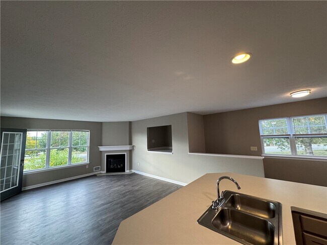 Foto del edificio - 808 Farmstead Ct