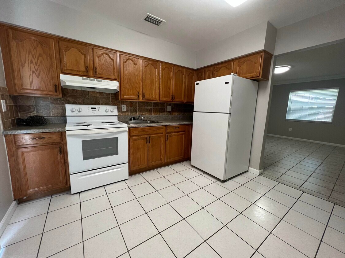 Primary Photo - 1611 Johnson St