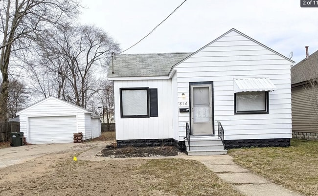 Building Photo - 816 W Grand Ave