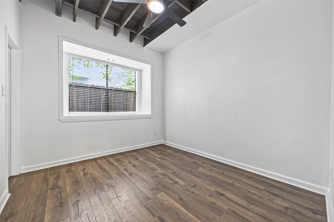 Building Photo - 708 W Clay St