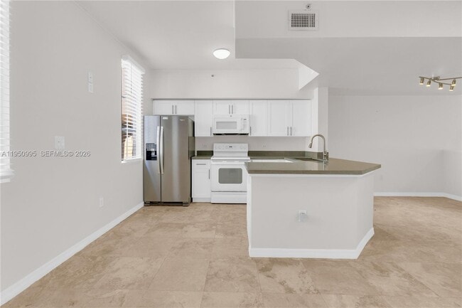 Building Photo - 2945 NE 185th St