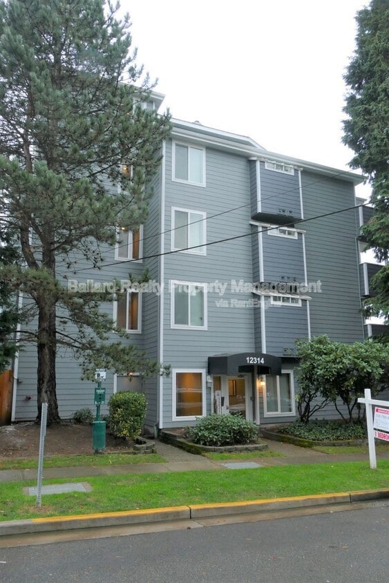 Foto principal - 12314 32nd Ave NE