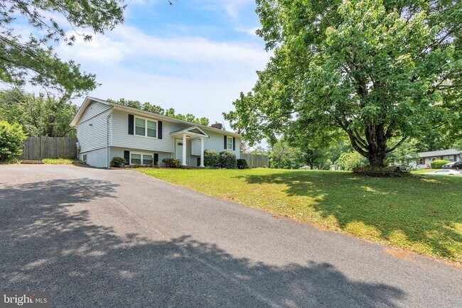 Foto del edificio - 311 Oakridge Dr