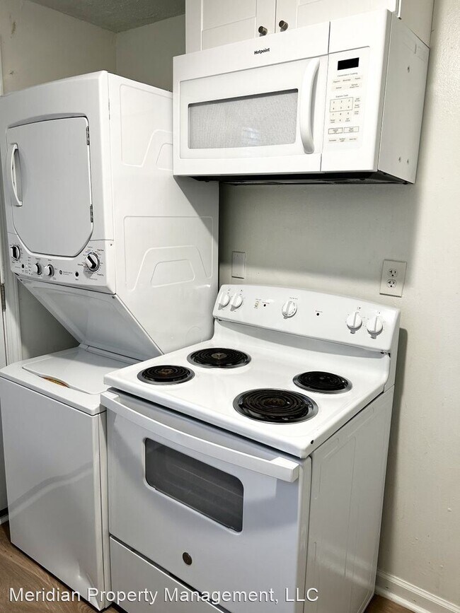 Building Photo - 1 br, 1 bath Apartment - 2038 Southern Ave...