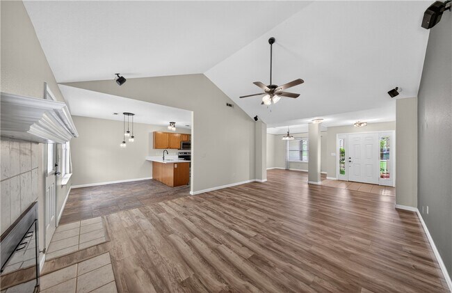 Building Photo - 903 Tyra Ln