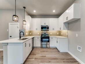 Building Photo - 3163 Karen St