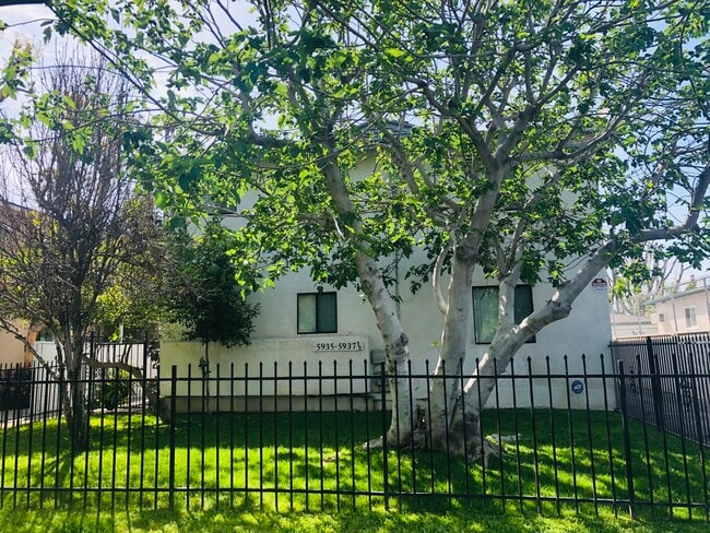 Building Photo - 5935 Buffalo Ave