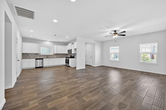 Building Photo - 221 Arabian Colt Dr