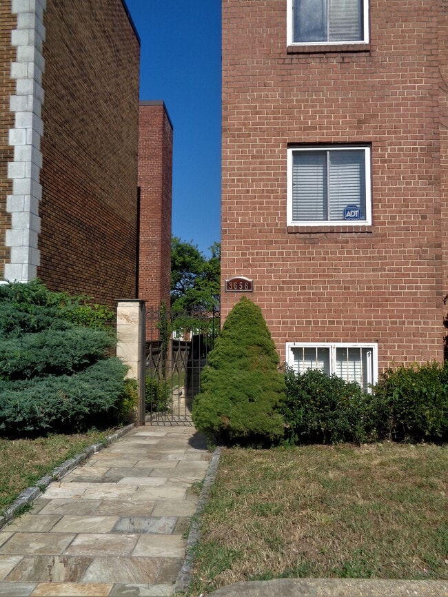 Foto del edificio - 3656 New Hampshire Ave NW