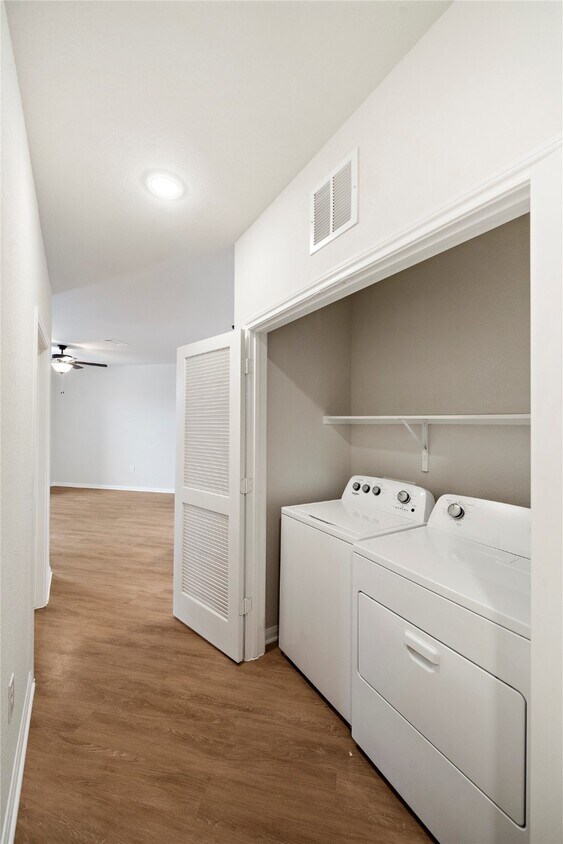 Foto principal - 17000 Bissonnet St