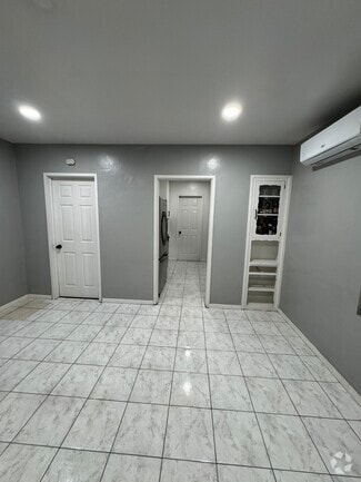 Building Photo - 6831 Hollenbeck St