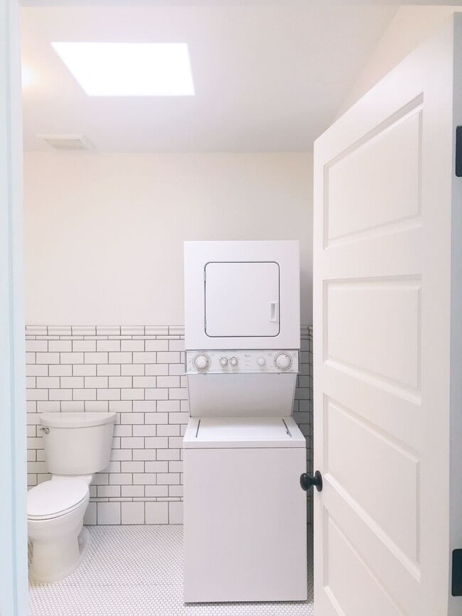 Building Photo - 2191 El Sereno Ave