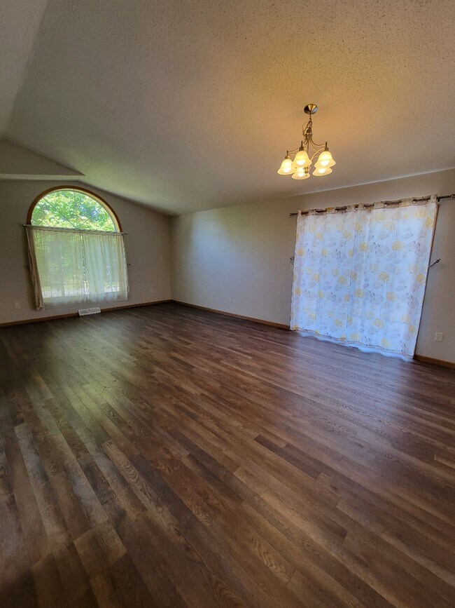 Building Photo - 151891 Wisteria Ln