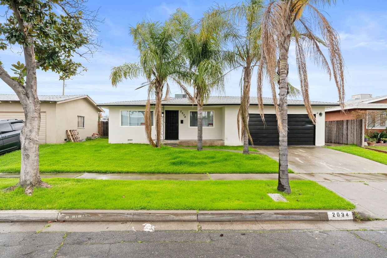 Primary Photo - Beautiful updated 4 bedroom 1.5 bathroom h...