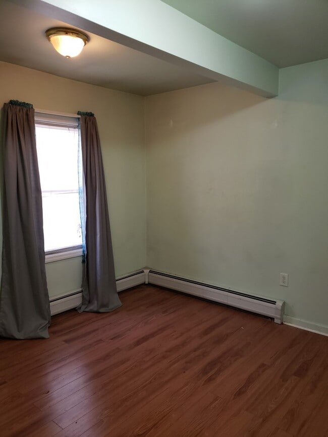 Bedroom 1 - 33 Farview Ter