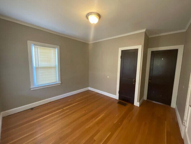 Foto del edificio - COLLEGE PRE-LEASING