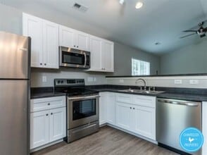 Building Photo - 1404 Ikes Pond Ln
