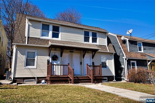 Building Photo - 116 Maple Ave