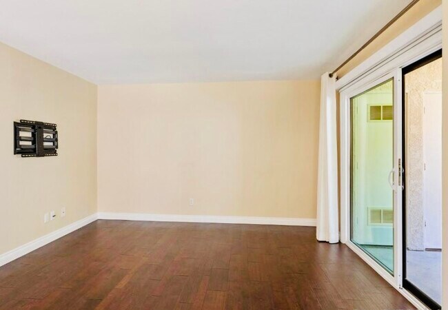 Foto del edificio - 8536 Summerdale Rd