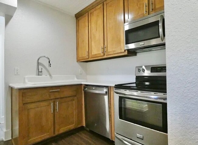 Building Photo - Updated Home in Historic East Hill