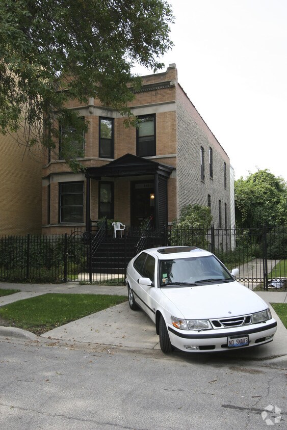 2524 N Sawyer Ave, Chicago, IL 60647 Apartments in Chicago, IL