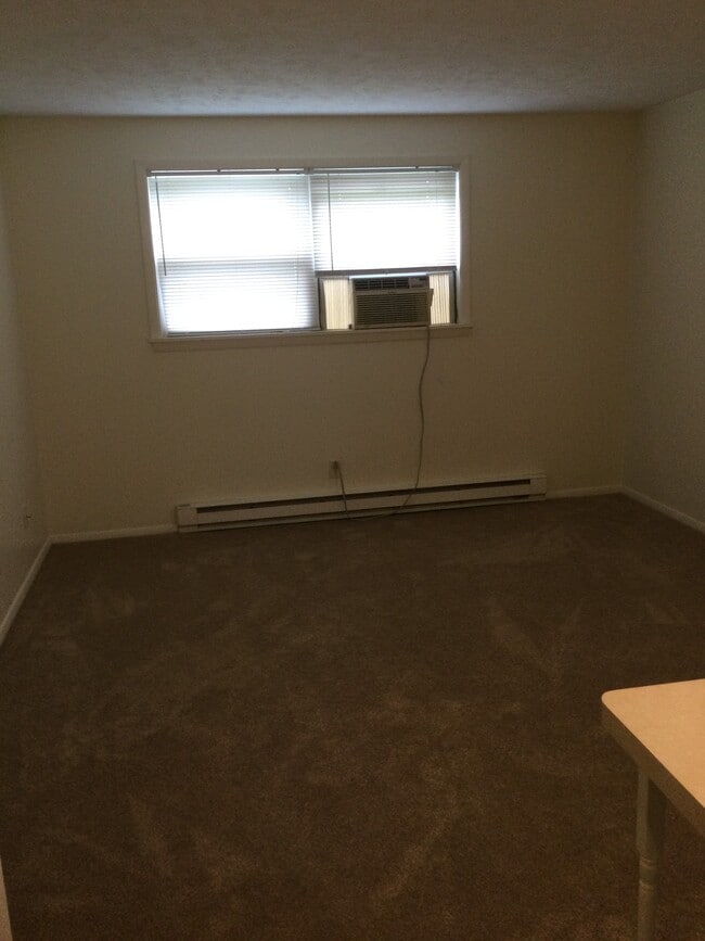 Building Photo - 213 Lindell Dr