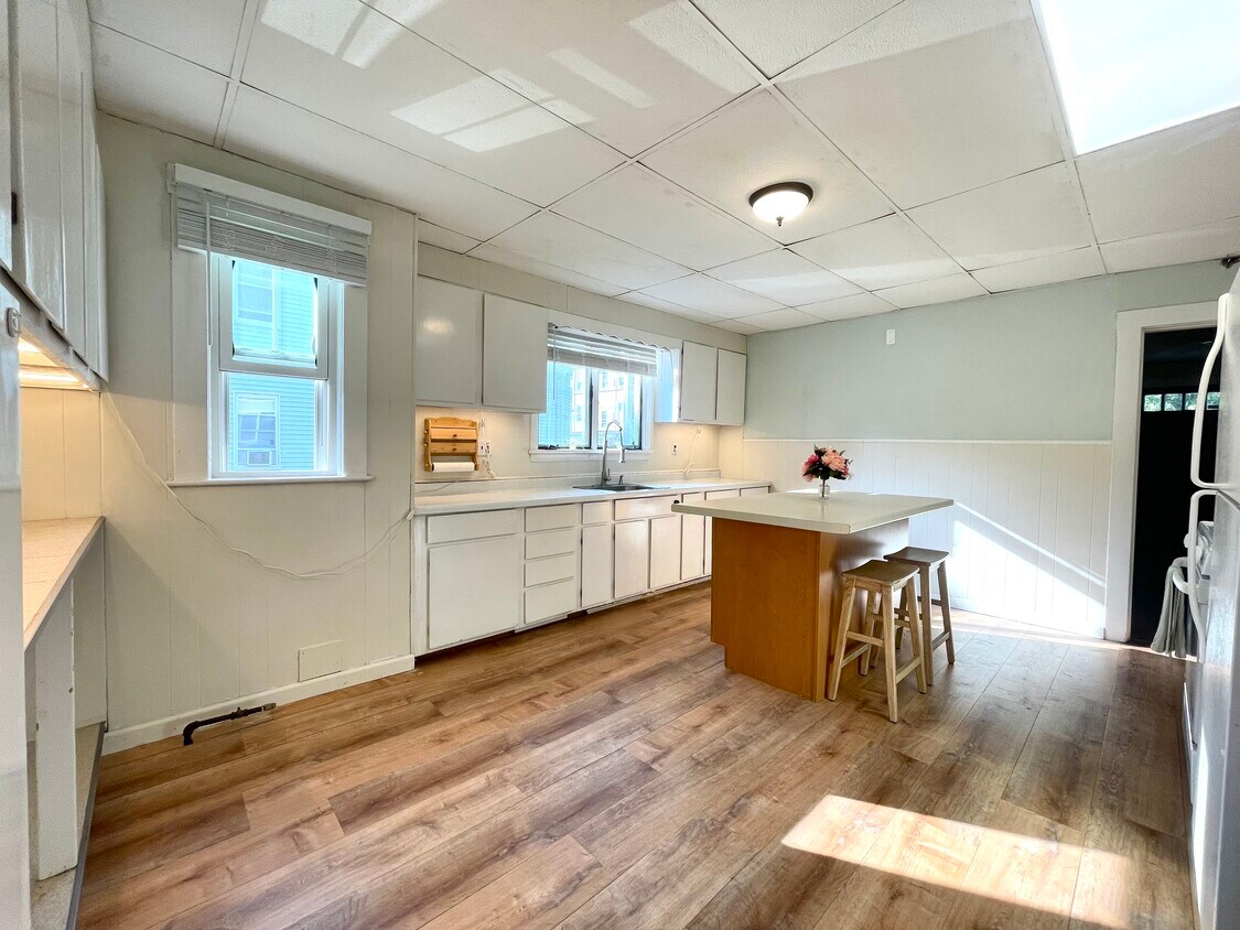 Kitchen - 42 Summer St