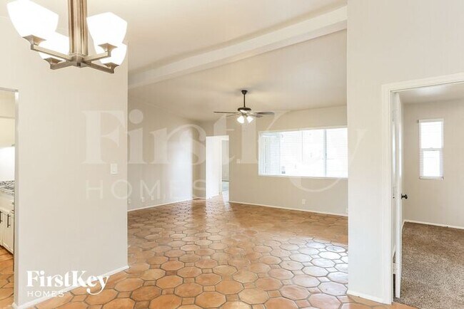 Building Photo - 7744 N 21st Ave
