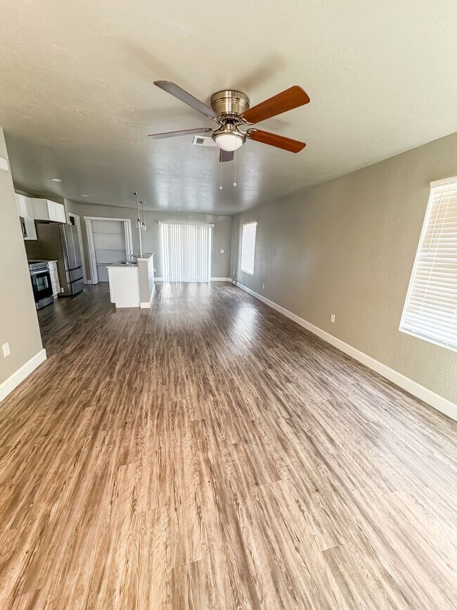 Foto del edificio - 1710 E ChuckWagon Dr