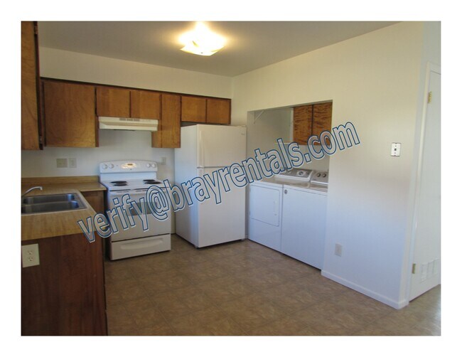 Building Photo - 271 W Parkview Dr