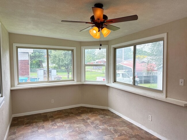 Building Photo - For Rent...850 Rice St, Wood River, IL 62095