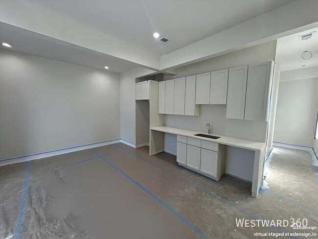 Building Photo - 807 W Weed St
