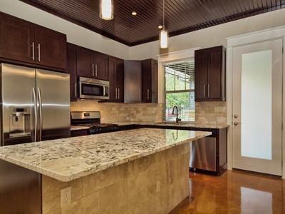 Foto del edificio - UT PRE-LEASE: Beautiful, Recently Construc...