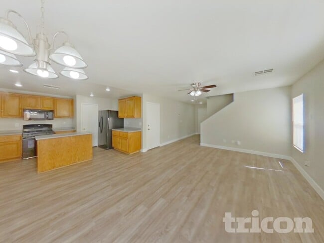 Building Photo - 1251 Golden Apple St